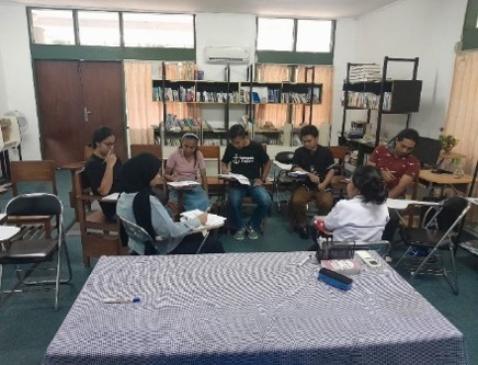 Deskripsi gambar di sini
